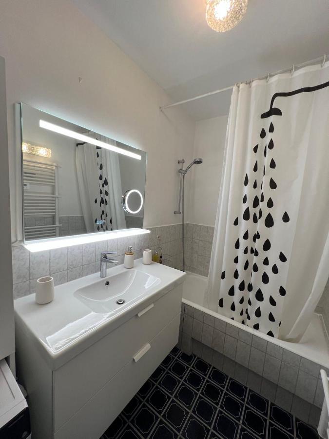 Seafront - Beautiful Flat With Aircon And Comfortable Loggia Vallauris Eksteriør bilde