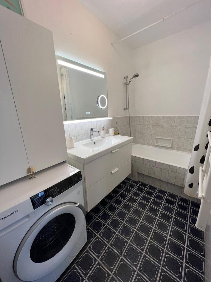 Seafront - Beautiful Flat With Aircon And Comfortable Loggia Vallauris Eksteriør bilde